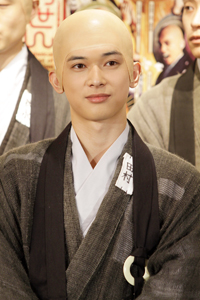 舞台『ぶっせん』囲み取材レポート＆ゲネプロ画像速報｜吉沢亮 桐山漣