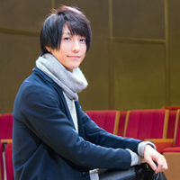 ※ゆる※鈴木拡樹 ブロマイド 写真 B 駿河屋 - 【買取】鈴木拡樹(玄奘三蔵)/膝上・咥え煙草・背景赤