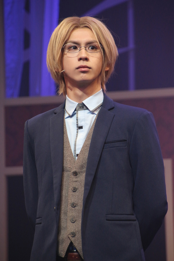 舞台『黒薔薇アリス』プレイバック特集｜秋元龍太朗 画像ビジュアルボーイ