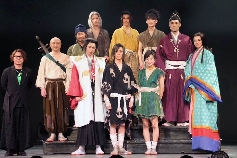 主演・鈴木拡樹、舞台『どろろ』東京公演開幕！ ステージ画像UP